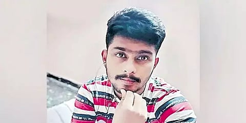 ஆந்திரா: சமூக வலைதளம் மூலம் பழகி 300-க்கும் மேற்பட்ட பெண்களை ஏமாற்றிய இளைஞர் கைது