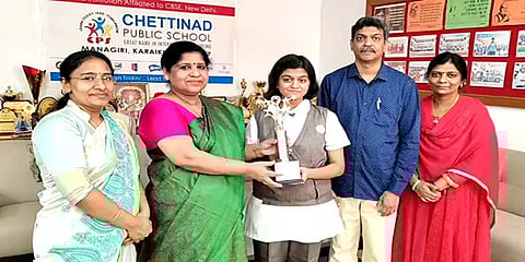 சிபிஎஸ்இ தேர்வு: தேசிய அளவில் 5ஆம் இடம் பிடித்த காரைக்குடி மாணவிக்கு ஆசிரியர்கள் பாராட்டு