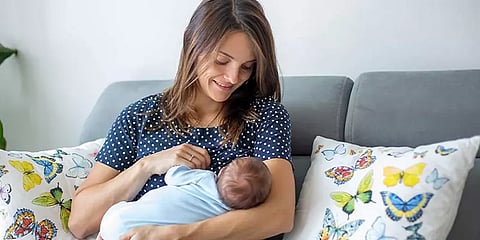 மன அழுத்தம் முதல் 'ப்ரஸ்ட் பம்ப்' வரை: பாலூட்டும் அம்மாக்களுக்கு மருத்துவரின் அறிவுரைகள்