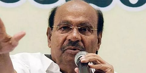 பாடநூல்களில் சாதிப் பெயர்களை நீக்கி அடையாளத்தை சிதைக்காதீர்: ராமதாஸ்