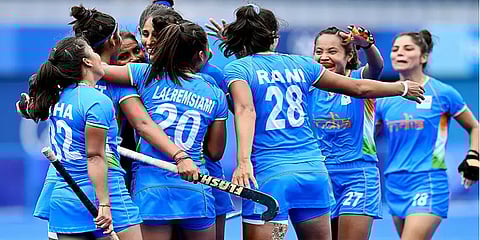 ஒலிம்பிக் ஹாக்கி 2ம் கால்பகுதி: அடுத்தடுத்து 3 கோல்கள் அடித்தது இந்திய மகளிர் அணி அசத்தல்