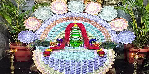 வேலூர்: 4 லட்சம் மதிப்புள்ள ரூபாய் நோட்டுகளால் அம்மனுக்கு சிறப்பு அலங்காரம்