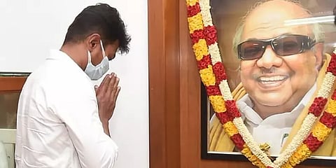 பாராட்ட கலைஞர் இல்லாத ஏக்கம் துரத்துகிறது - உதயநிதி ஸ்டாலின்