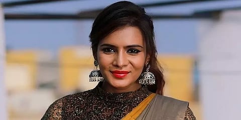 நடிகை மீரா மிதுனை கைது செய்யக்கோரி போலீசில் புகார்