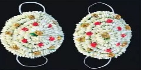 மதுரை: திருமண மாலையோடு மணக்கும் மலர் முகக்கவசம்: பூ கட்டும் கலைஞரின் புது முயற்சி