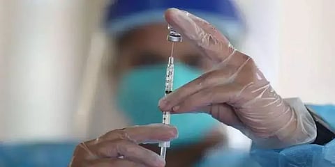 தமிழகத்தில் 60+ வயதினர் தடுப்பூசி செலுத்த தயக்கம் - ஆய்வில் தகவல்