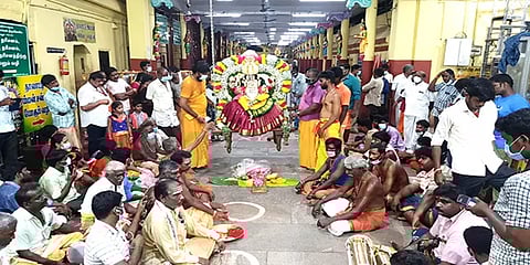 ஆடி அமாவாசை: பக்தர்கள் இன்றி மேல்மலையனூரில் நடைபெற்ற ஊஞ்சல் உற்சவம்