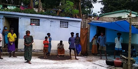 நீலகிரி: அரசின் இலவச தொகுப்பு வீடுகள் தரமற்று இருப்பதாக புகார்