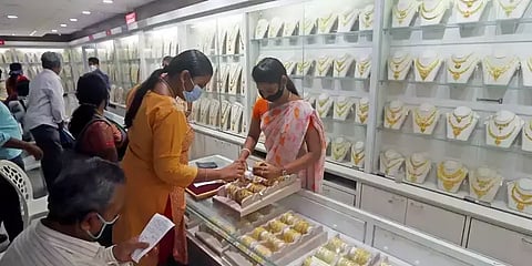 சவரனுக்கு ரூ.480 குறைந்தது ஆபரணத் தங்கம்: நகை வாங்குவோர் மகிழ்ச்சி