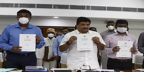 10 ஆண்டு கால வருவாய் பற்றாக்குறை முதல் கடன் சுமைகள் வரை: வெள்ளை அறிக்கை முக்கிய அம்சங்கள்