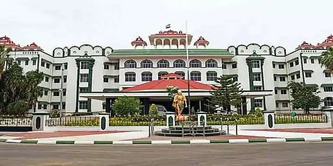 தமிழகத்தில் சமஸ்கிருத மொழிக்கென கல்வெட்டியலாளரை நியமிக்க வேண்டிய தேவை என்ன? - நீதிபதிகள்