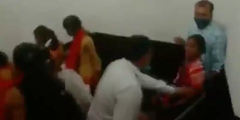 ஜார்க்கண்ட்: பள்ளி மாணவிகள் மீது போலீசார் தடியடி நடத்திய விவகாரம்: விசாரணைக்கு உத்தரவு