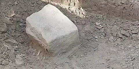 கீழடி அகழாய்வு: பழமையான கல் தூண் கண்டெடுப்பு