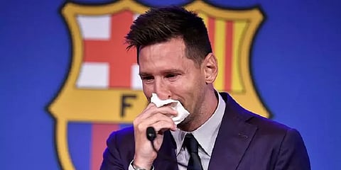 பார்சிலோனாவிலிருந்து விலகிய மெஸ்சி பிஎஸ்ஜி க்ளப் அணிக்காக விளையாட ஒப்பந்தம்