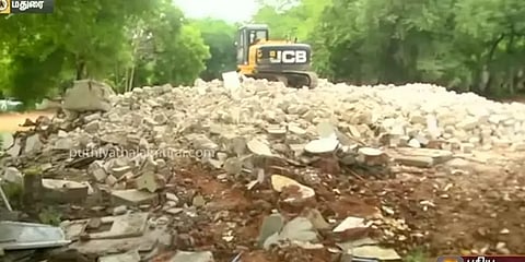 மதுரை: பென்னி குவிக் தங்கியதாக கூறப்பட்ட பொதுபணித்துறை கட்டிடம் இடிப்பு