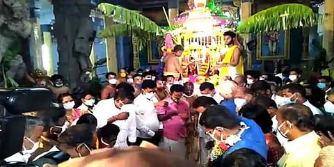 ஆடிப்பூரத் திருவிழா: பக்தர்கள் இன்றி நடைபெற்ற ஸ்ரீ ஆண்டாள் கோயில் தங்கத் தேரோட்டம்