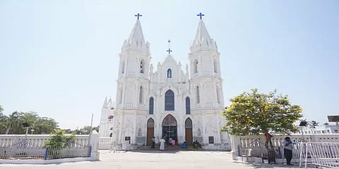 கொரோனா பரவல்: வேளாங்கண்ணி பேராலய ஆண்டு விழாவில் பக்தர்கள் பங்கேற்க தடை