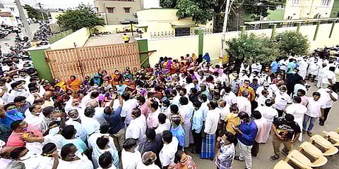 எஸ்பி வேலுமணியின் சொத்துக் கணக்கு ஆய்வு: வங்கி லாக்கரை சோதனை செய்ய திட்டம்?