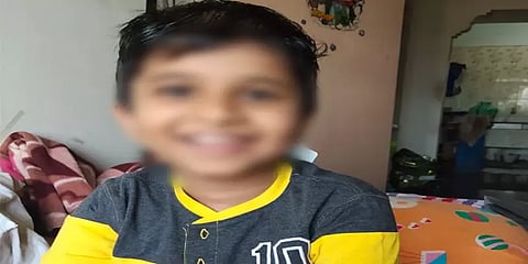 கரூர்: எலும்பு சிதைவு மரபணு நோயால் படுக்கையில் முடங்கிய சிறுவன்- உதவிக்கரம் நீட்டுமா அரசு?