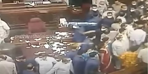 மாநிலங்களவையில் தள்ளு முள்ளு - வெளியானது சிசிடிவி காட்சி