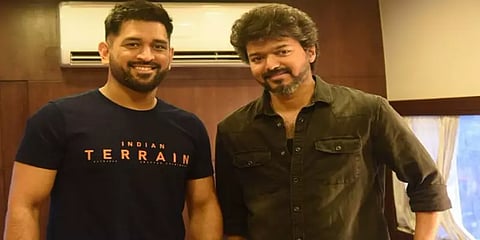 1 மில்லியன் லைக்ஸ்களை குவித்த விஜய் - தோனி புகைப்படம்