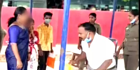 சொத்து பிரச்னை: 2 பிள்ளைகளுடன் காவல்நிலையத்தில் தீக்குளிக்க முயன்ற பெண்!