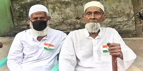 நெல்லை: கொடியேற்றி சிறப்பித்த 100 வயது ஓய்வுபெற்ற தபால்துறை அதிகாரி