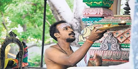 “இனிய தமிழில் அர்ச்சனையை கேட்டு மகிழ்கிறார்கள்” - பணியை தொடங்கிய அர்ச்சகர்களும் வரவேற்பும்