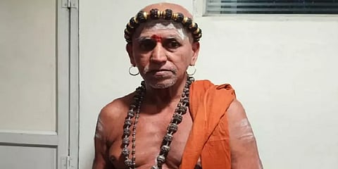 மதுரை: புதிய ஆதீனத்திடம் நகைகள், ஆவணங்கள், ரொக்கப்பணம் ஒப்படைப்பு