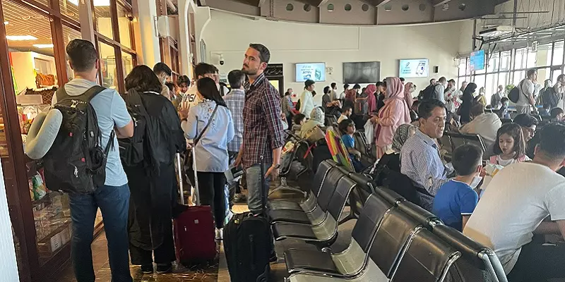 காபூல் விமானநிலையம் மூடல் - ஆப்கனில் இருந்து இந்தியர்களை மீட்பதில் சிக்கல்