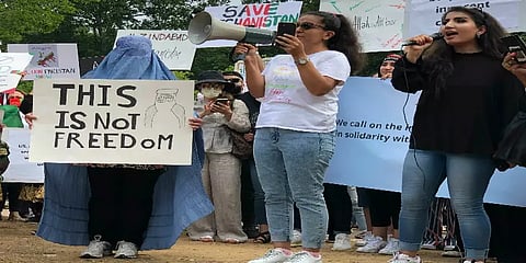 ‘ஆப்கன் தலிபான் வசம் சென்றதற்கு அமெரிக்காவே காரணம்‘ - வெள்ளை மாளிகை முன் போராட்டம்