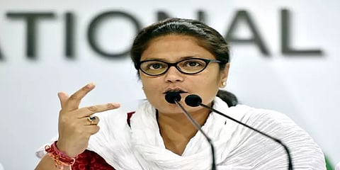 மகிளா காங்கிரஸ் தலைவர் சுஷ்மிதா தேவ் கட்சியிலிருந்து விலகல்