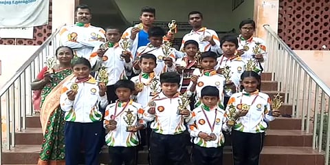 தேசிய அளவிலான கராத்தே போட்டி: 14 பதக்கங்களை வென்று அசத்திய சாத்தூர் மாணவர்கள்