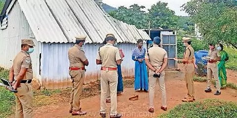 திருமணத்தை மீறிய உறவுக்கு தடை: 3 வயது குழந்தையை கழுத்து நெரித்துக் கொன்றதாக தாய் கைது