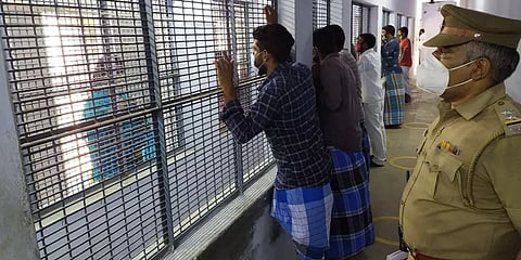 3 மாதங்களுக்கு பின்னர் சிறைக் கைதிகளை நேரில் சந்தித்த உறவினர்கள்