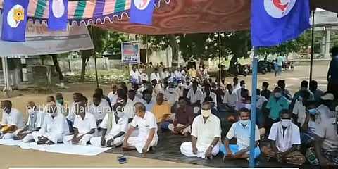 சுருக்குமடி வலை விவகாரம் - கடலோர மாவட்டங்களில் தொடரும் மீனவர்கள் வேலை நிறுத்தம்