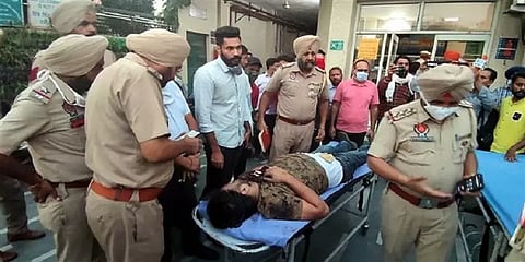 பஞ்சாப்: பிறந்தநாள் கேக்கை பூசிக் கொள்வதில் கைகலப்பு - 2 பேர் துப்பாக்கியால் சுட்டுக் கொலை