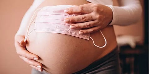 ‘கோவிட் பாதித்த கர்ப்பிணிகளுக்கு குறைபிரசவ அபாயத்தை தடுப்பது எப்படி?’- மருத்துவர் அறிவுரை