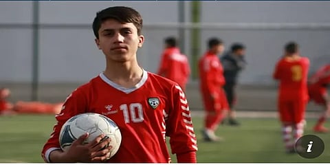 ஆப்கனில் இருந்து தப்பமுயன்ற இளம் கால்பந்து வீரர் மரணம்