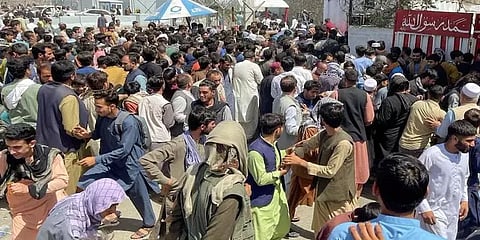 காபூல் விமானநிலையத்தில் தலிபான்களின் பிடியில் 150 இந்தியர்கள்? - தலிபான்கள் மறுப்பு