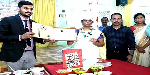 மதுரை: 30 நிமிடத்தில் 134 வகையான உணவுகளை தயாரித்து சாதனை படைத்த பெண்