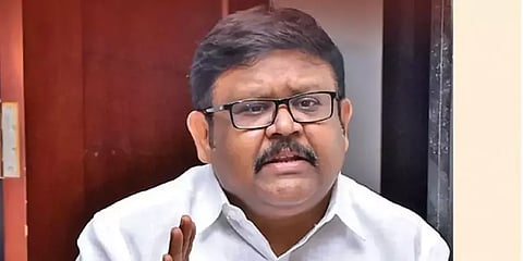 "பள்ளிகள் திறப்பை தமிழக அரசு மறுபரிசீலனை செய்ய வேண்டும்" - வைகைச்செல்வன்