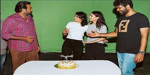 ’சிறந்த நடிகை’ விருது வென்ற சமந்தா - கேக் வெட்டி கொண்டாடிய நயன்தாரா