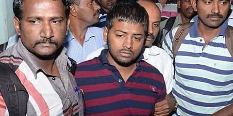 சுகேஷ் சந்திரசேகர் வீட்டில் ரூ.82.5 லட்சம் ரொக்கம், 16 சொகுசு கார்கள் பறிமுதல்