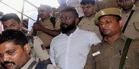 தேர்தல் ஆணையத்துக்கே லஞ்சம்? ரூ.200 கோடி மோசடி புகார்- சுகேஷ் சந்திரசேகரின் பகீர் பின்னணி