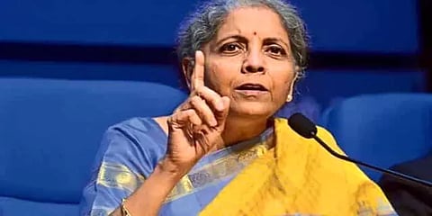 வங்கி ஊழியர்களின் குடும்ப ஓய்வூதியம் உயர்த்தப்படும் - நிதி அமைச்சகம்