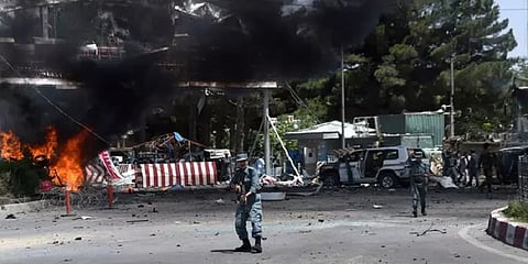 காபூல் விமான நிலையம் அருகே குண்டுவெடிப்பு - 13 பேர் பலி