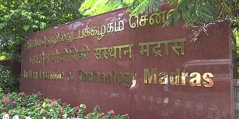சென்னை ஐஐடி காவலாளியிடம் வழிப்பறியில் ஈடுபட முயன்ற மூவர் கைது