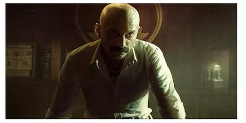 அல்லு அர்ஜுனின் ’புஷ்பா’: மொட்டை தலை கெட்டப்பில் பார்வையாலேயே மிரட்டும் ஃபகத் ஃபாசில்