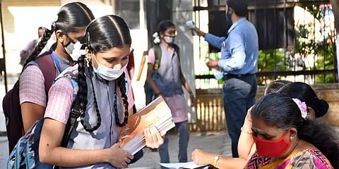 பள்ளிகளை திறப்பதில் நிதானம் காட்டுங்கள் - எய்ம்ஸ் பேராசிரியர் கருத்து